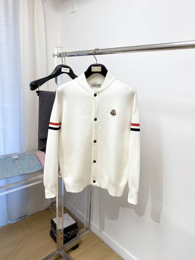 Moncler, 2025 New Arrival Wool Sweater. This sweater boasts a delicate and soft