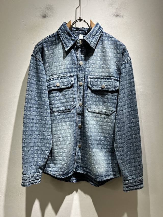 Miu Miu 2025 Fall/Winter New Unisex Denim Shirt. Unisex style! Rarely available