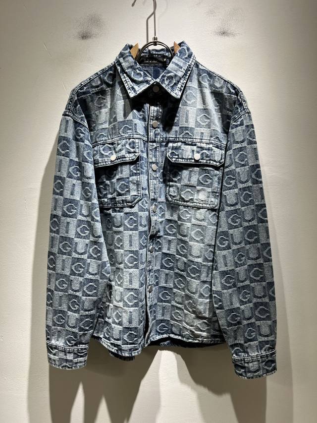 Gucc* 2025 Autumn/Winter Newest Unisex Denim Shirt! Rarely available from tradin