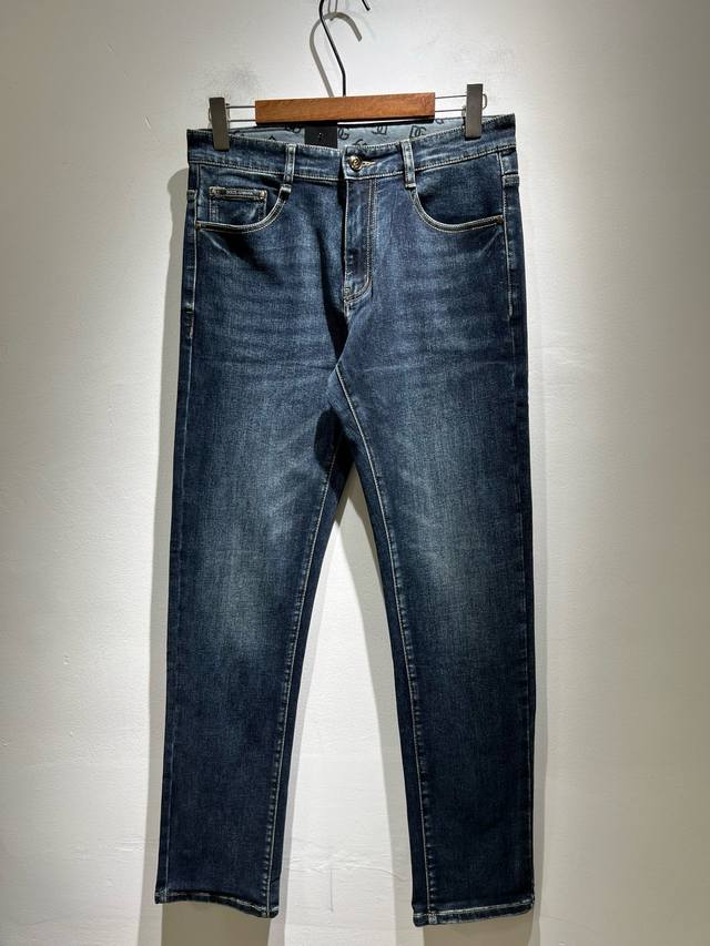 Dolce & Gabbana 2025 Autumn/Winter New Arrival Jeans. The natural wash treatment