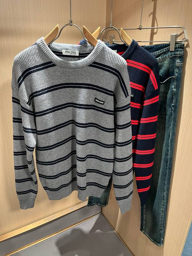 Miumiu 2025 Autumn/Winter New Unisex Knitted Wool Sweater, featuring the brand's