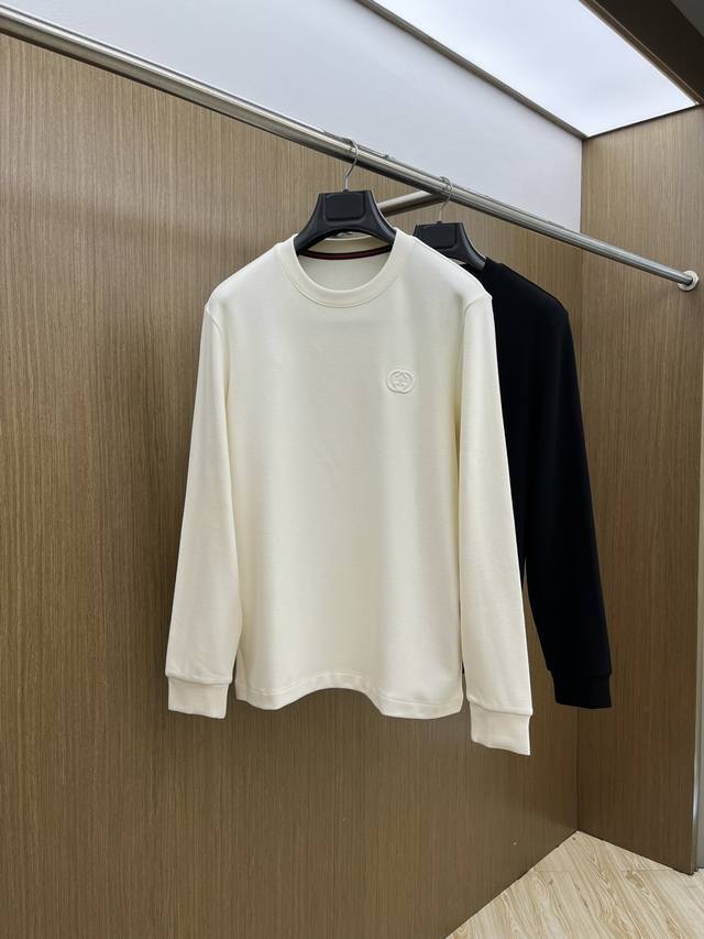 Autumn/Winter GUC Official Website New Popular Base Layer Top. Made with warm g