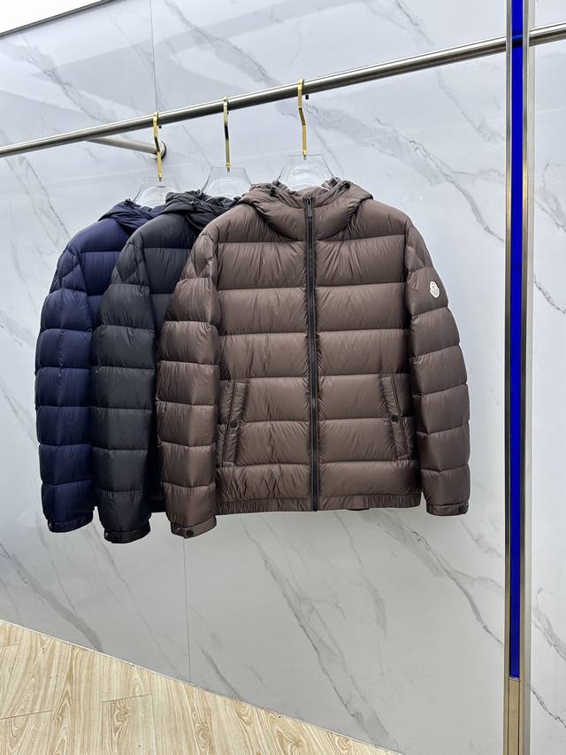 Moncler's popular 2540 Fall/Winter new casual hooded down jacket. The hood is no