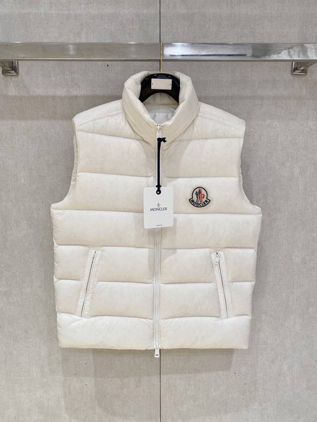 Top Version p 530 Moncler 2025 Latest Mon*Ler Gien Series Vest. A classic Gien s