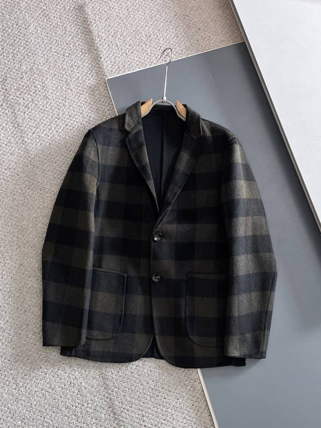 Burberry's Exquisite Taste, Showcasing Gentlemanly Style: Autumn/Winter High-En