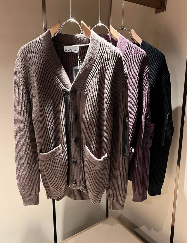Stoneisland 2025 Autumn/Winter New Unisex Wool Cardigan, featuring the brand's l