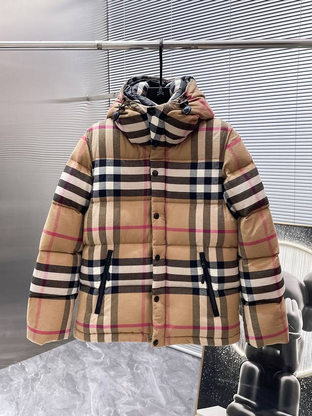 Burberry 2025 Fall/Winter New Hooded Down Jacket, two-in-one design, detachable