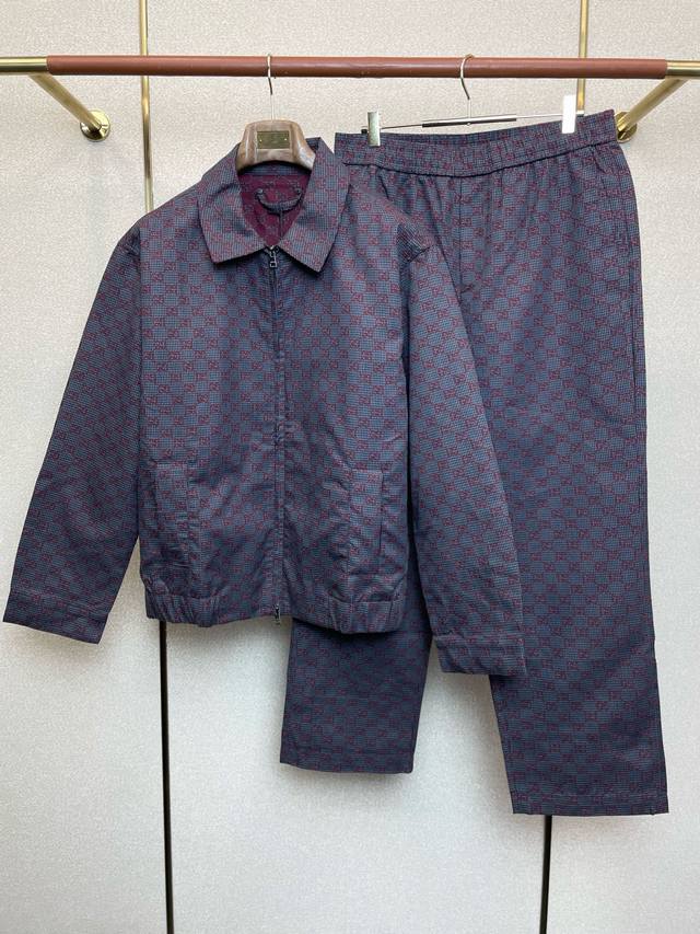 Jacket p, Pants p320. Gucci exclusive new boutique-style suit, color-blocked zi