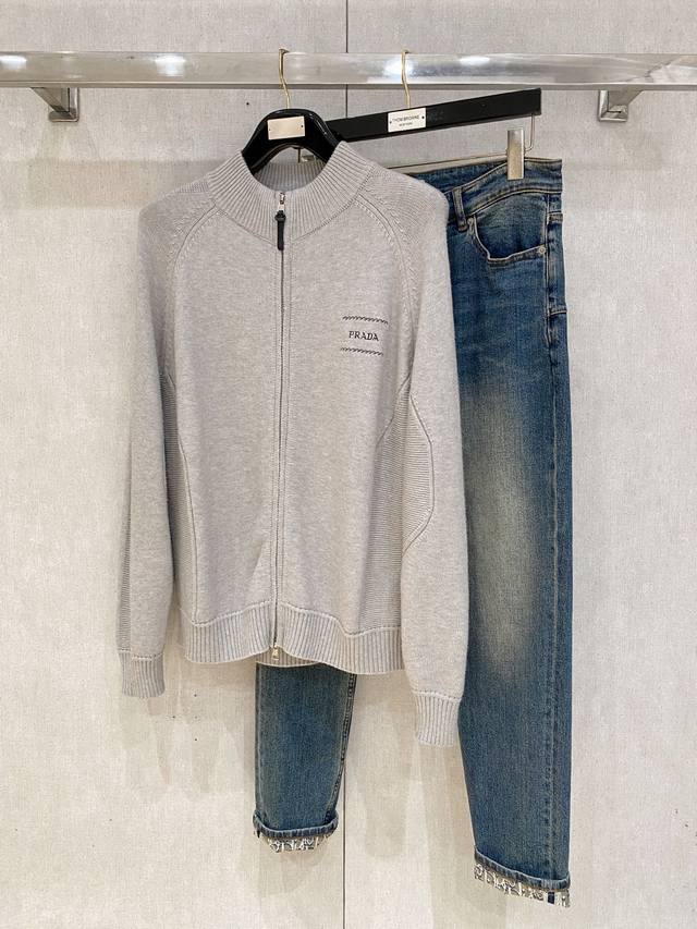 Prada 2025 New Autumn/Winter Knitted Wool Sweater. High-quality Italian importe