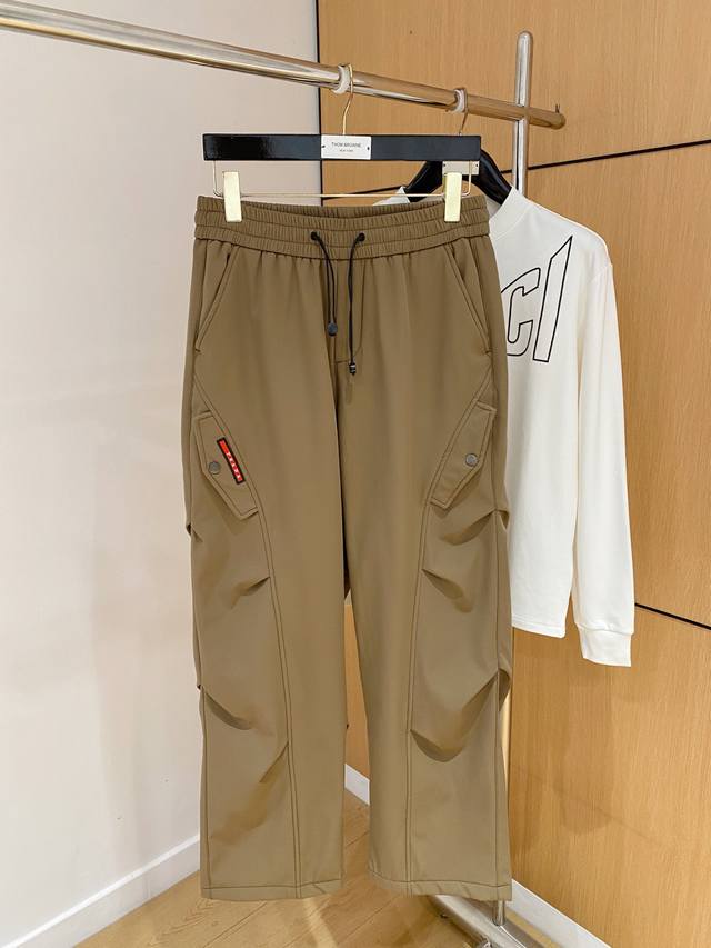 Prada Fleece-Lined Pants, 2025 Autumn/Winter New Arrival. These casual sweatpan