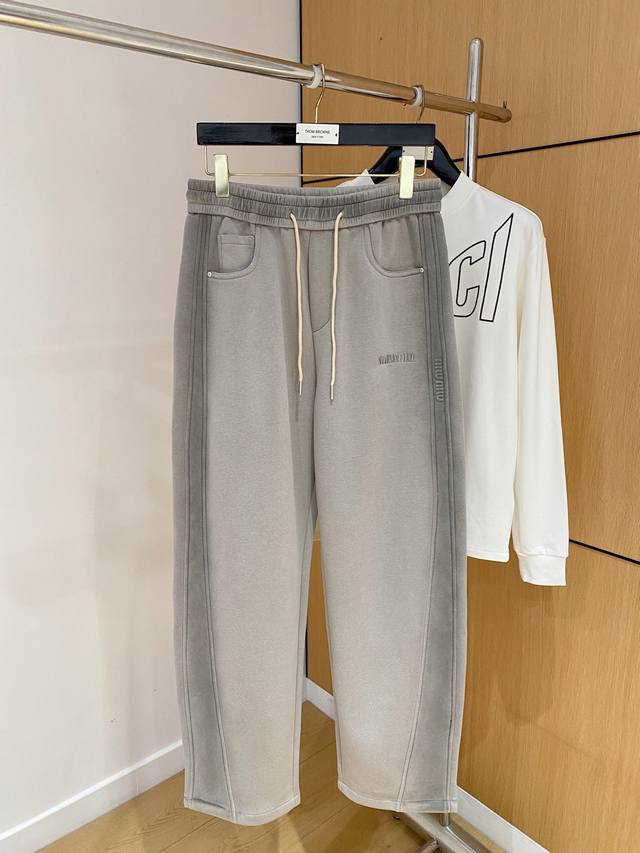 Miumiu 2025 Autumn/Winter New Arrival Casual Sweatpants. Features embroidered ic