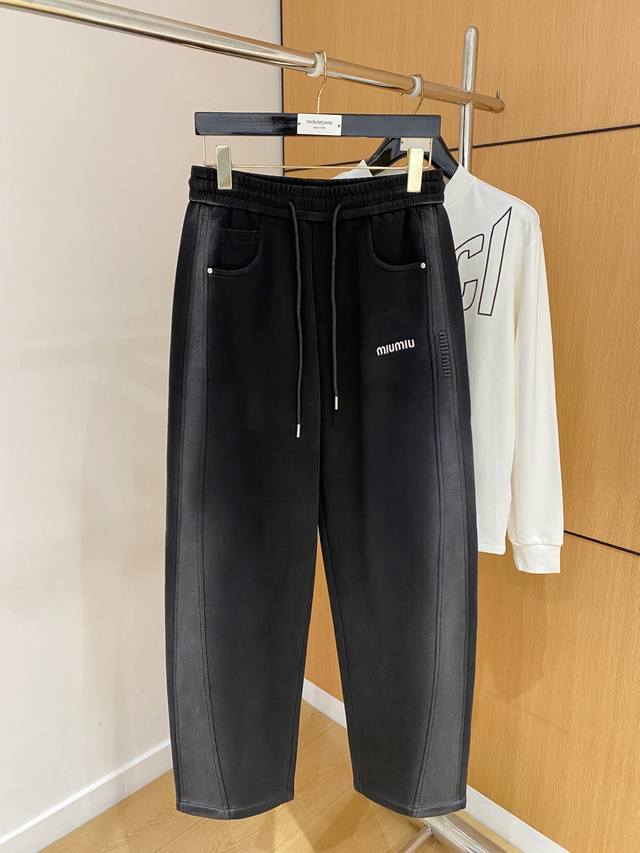 Miumiu 2025 Autumn/Winter New Arrival Casual Sweatpants. Features embroidered ic