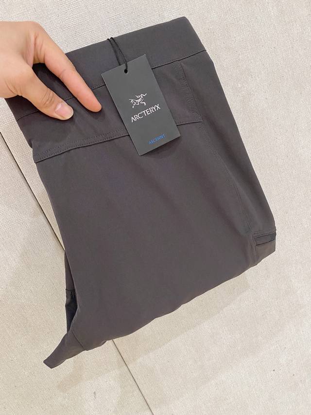 Arc'teryx high-quality new embroidered casual sweatpants. Featuring the iconic