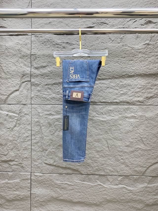 Versace's new high-end exclusive release: 25Ss all-season super-hot street styl