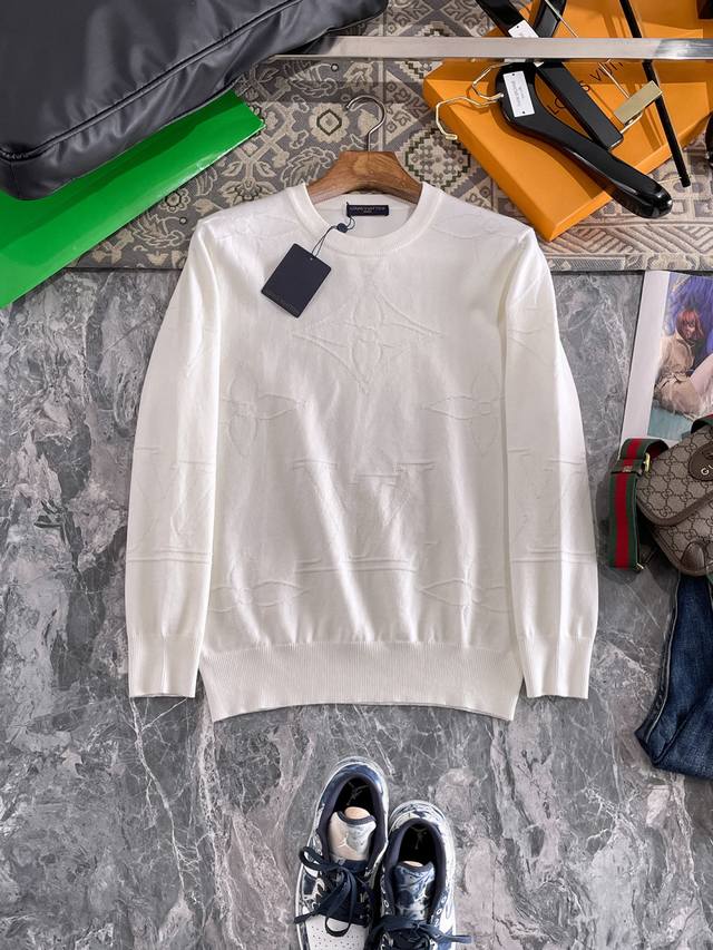 Lv Crew Neck Sweater, made with a wool blend yarn, offers excellent warmth, a fl