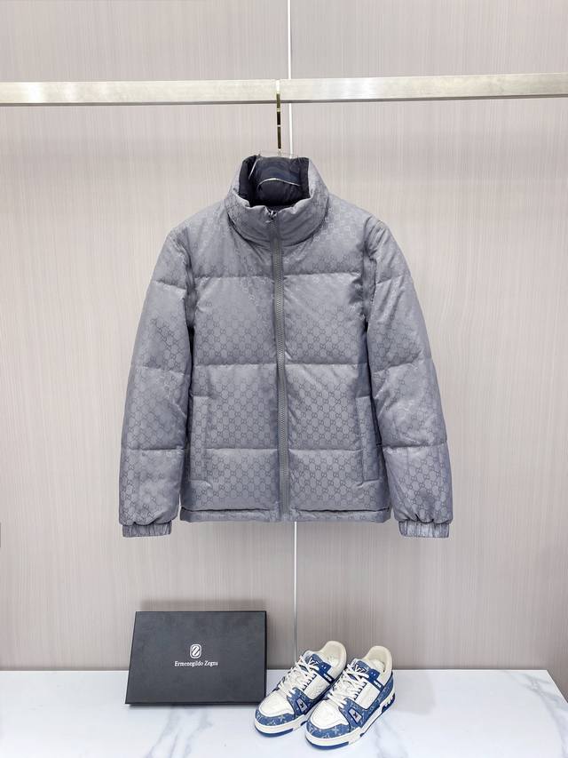 Hot-selling down jacket, reversible with detachable sleeves. Gucci 2025 new dow