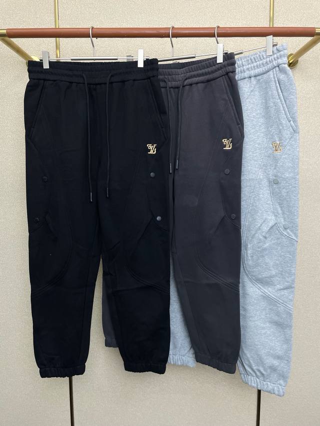 Louis Vuitton's latest high-end casual fleece-lined trousers, a must-have item!