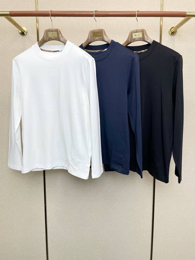 Burberry's latest must-have! A stylish long-sleeved base layer with a classic de