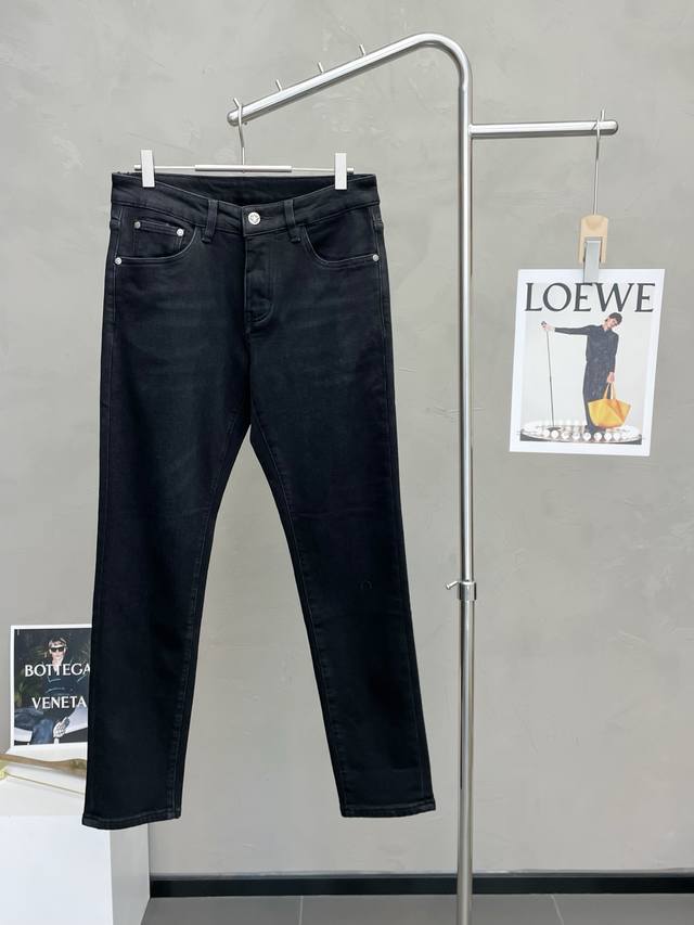 Dior is going all out to release this new style! High-end version of their new c