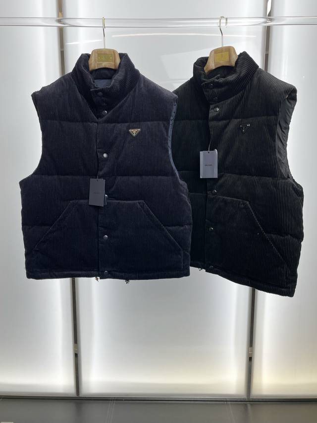 Down Jacket - Prada's latest release, a must-have for autumn and winter! This c