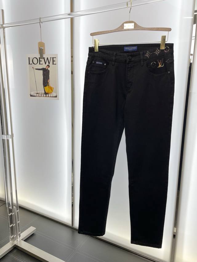 Louis Vuitton is going all out to release this new collection! High-end version