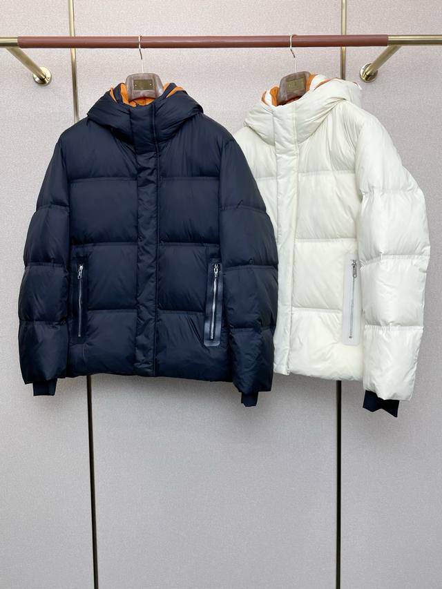 Down Jacket - Zegna's latest must-have! Autumn/Winter new hooded down jacket. R