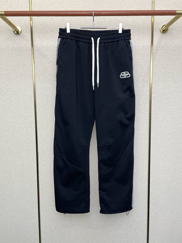 Balenciaga's latest release, a must-have for any brand! High-end version of thei