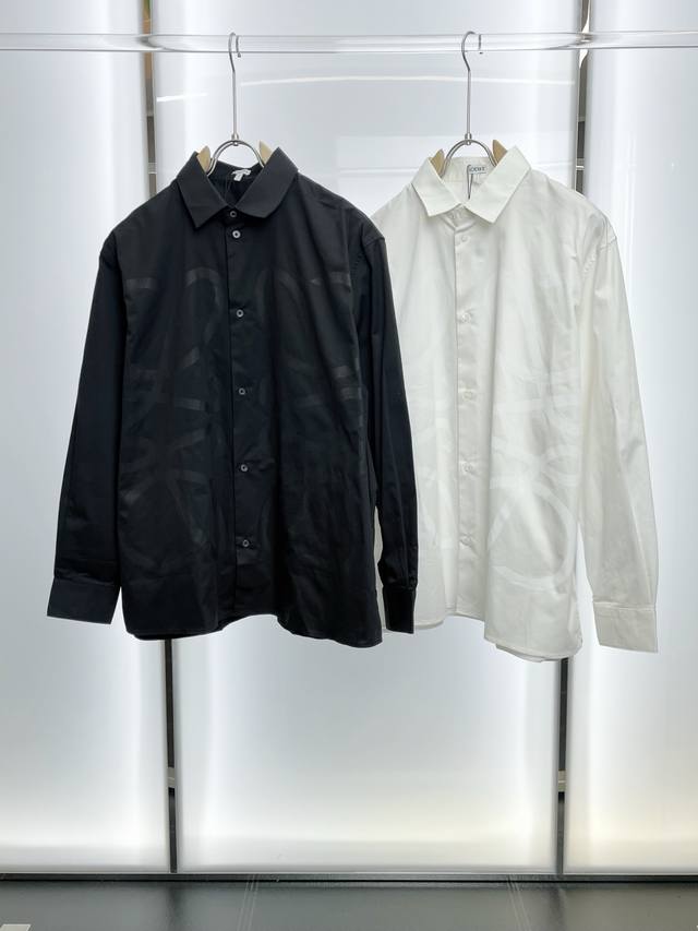 Loewe's newest release, a must-have for them! This new fashionable casual shirt