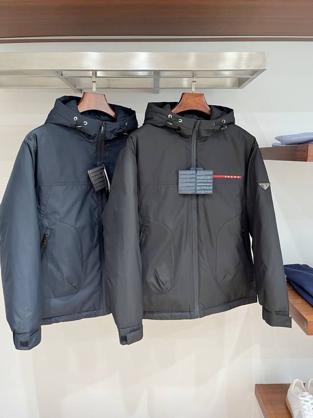 Prada 2025 latest men's lightweight down jacket, soft and comfortable fabric. E