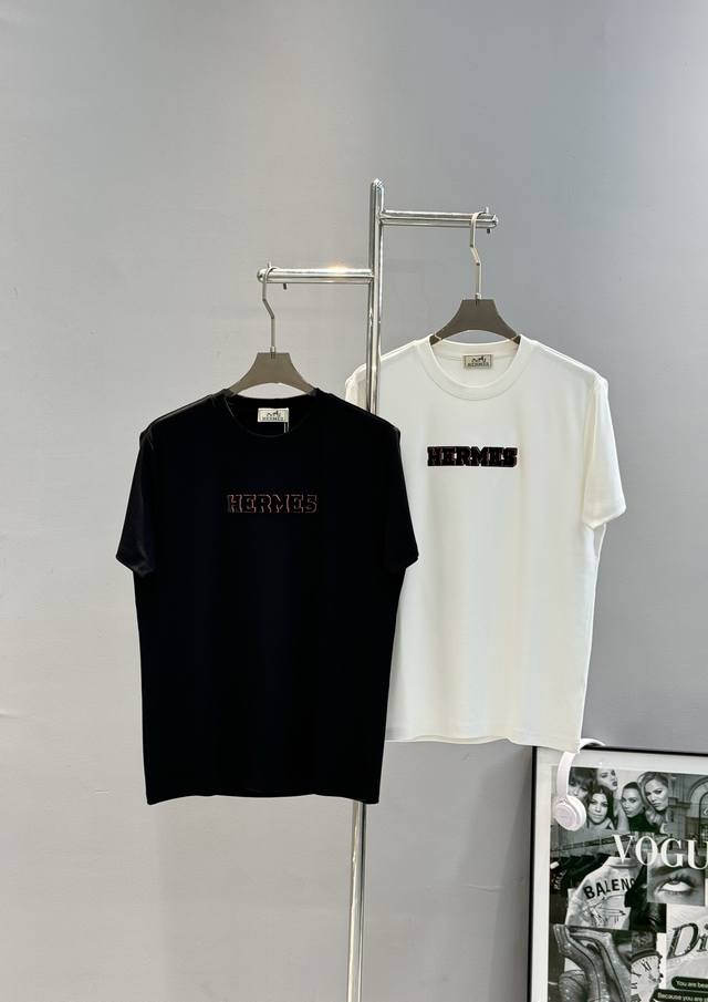 Hermes 25S New Modal T-Shirt. A must-have for the season! Features 3D flocked co