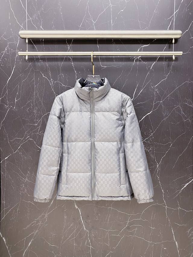 Hot-selling down jacket, reversible with detachable sleeves. Gucci 2025 new dow