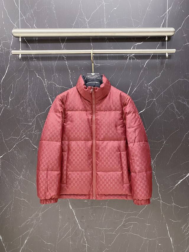 Hot-selling down jacket, reversible with detachable sleeves. Gucci 2025 new dow