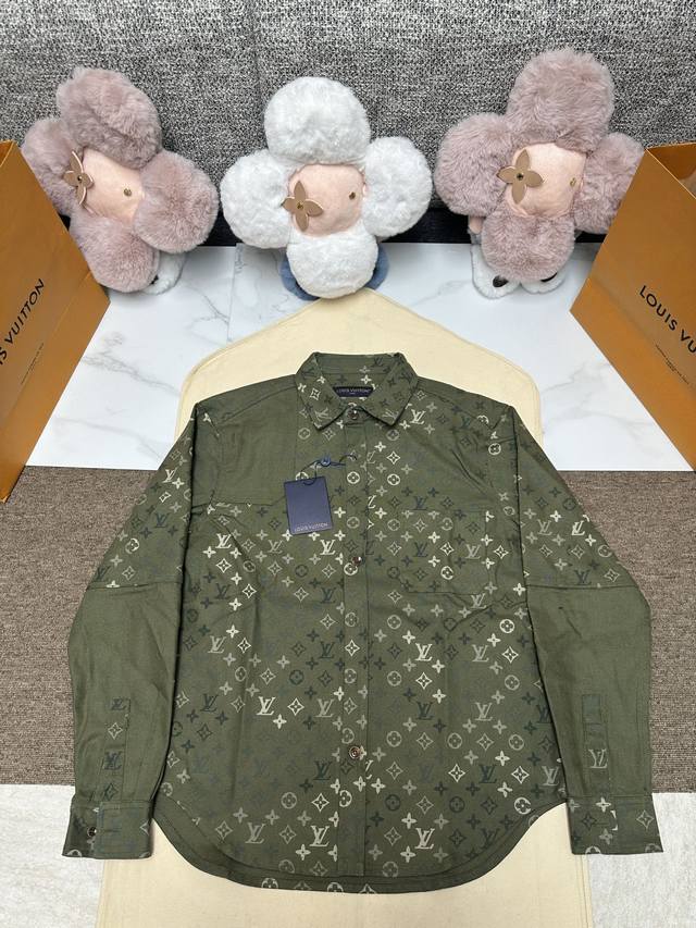 This new Louis Vuitton 25 workwear jacket-style shirt is made of cotton canvas