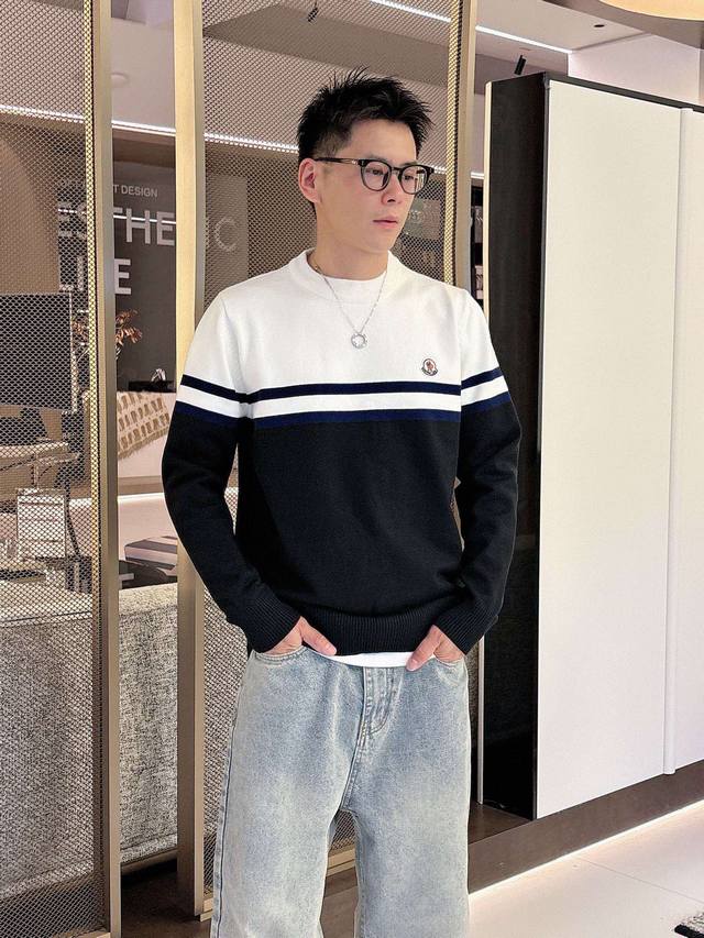 Moncler 2025 Autumn/Winter Wool Blend Pullover Knit Sweater is a highlight, wit