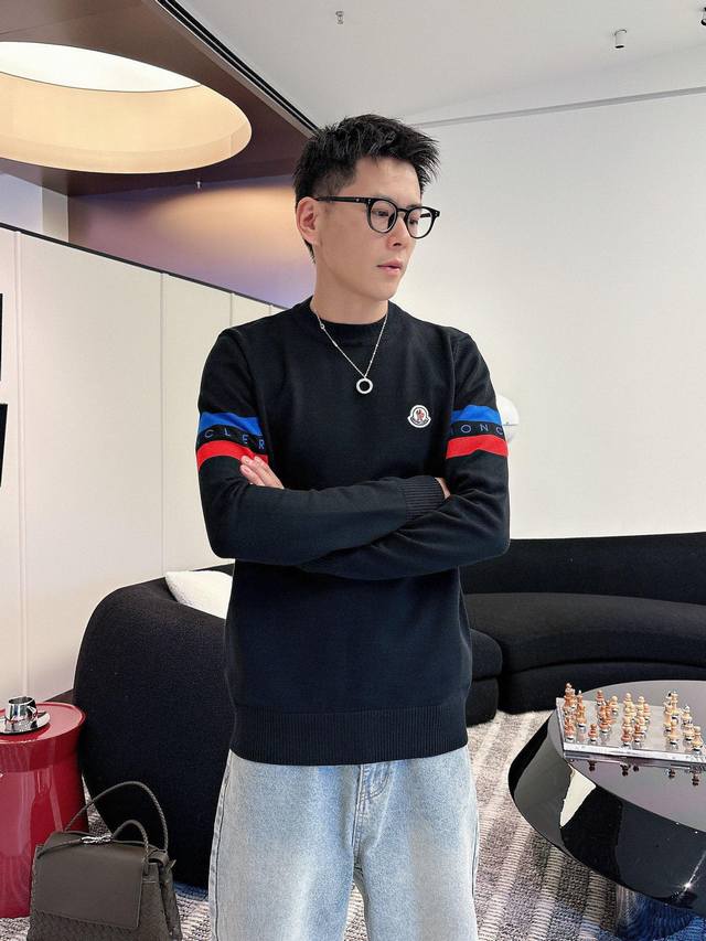 Moncler 2025 Autumn/Winter Wool Blend Pullover Knit Sweater is a highlight, wit