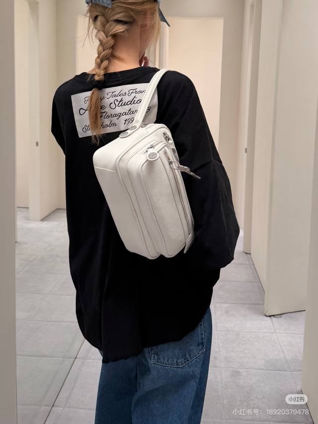 Acne S**Dios25Fw New Collection Tulip-Sleeve Short-Sleeve: The fabric is breatha