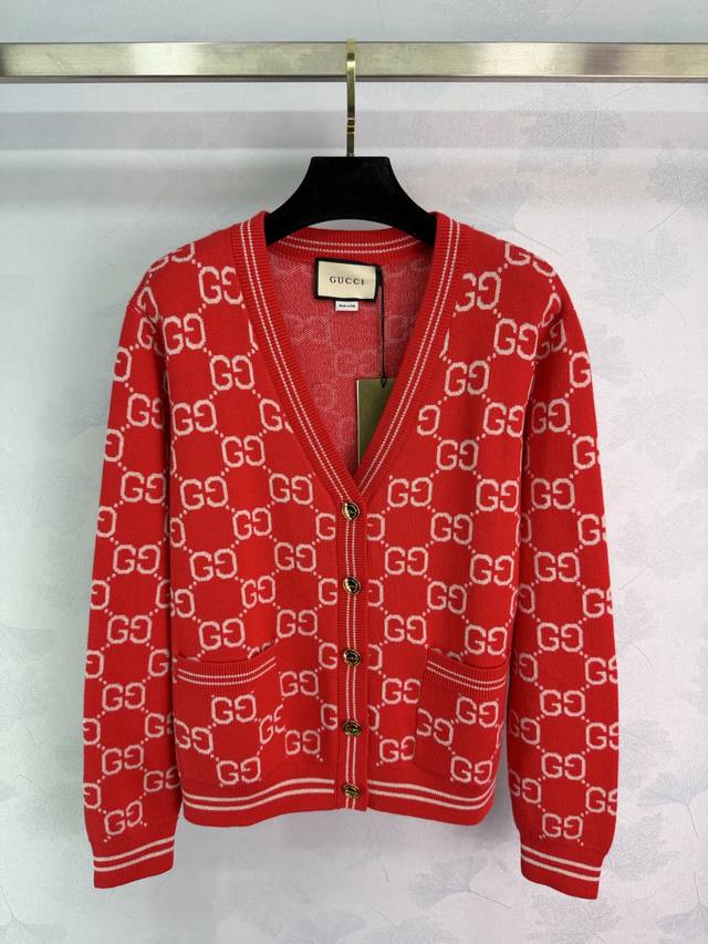 Gu*25 Autumn/Winter New Gg Jacquard Knit Cardigan. The bright red is eye-catchin