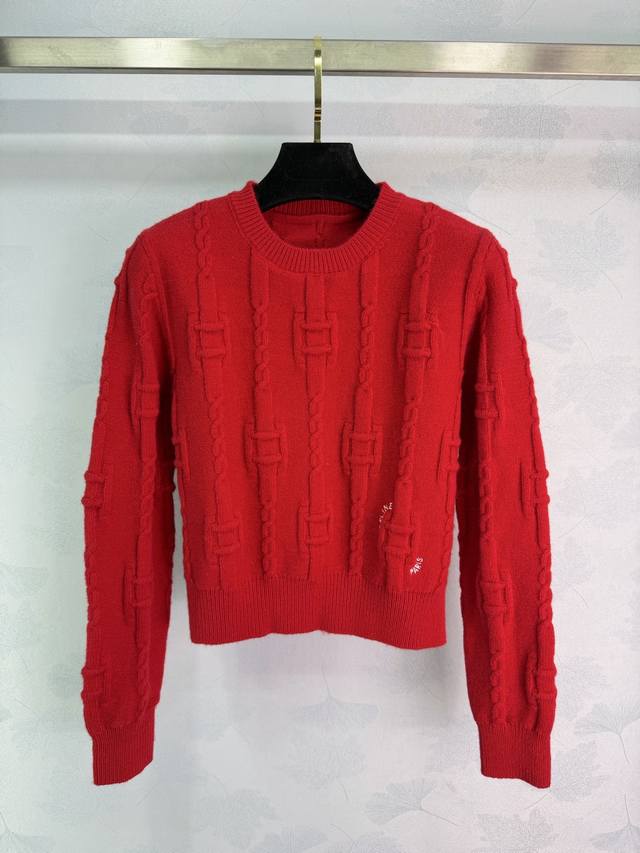 Ce*25 Autumn/Winter New Sweater, vibrant red and eye-catching, features 3D cable