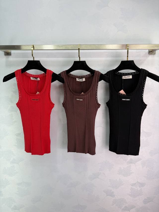 Miu*26 Early Spring New Ribbed Knit Vest, soft and skin-friendly, with vertical