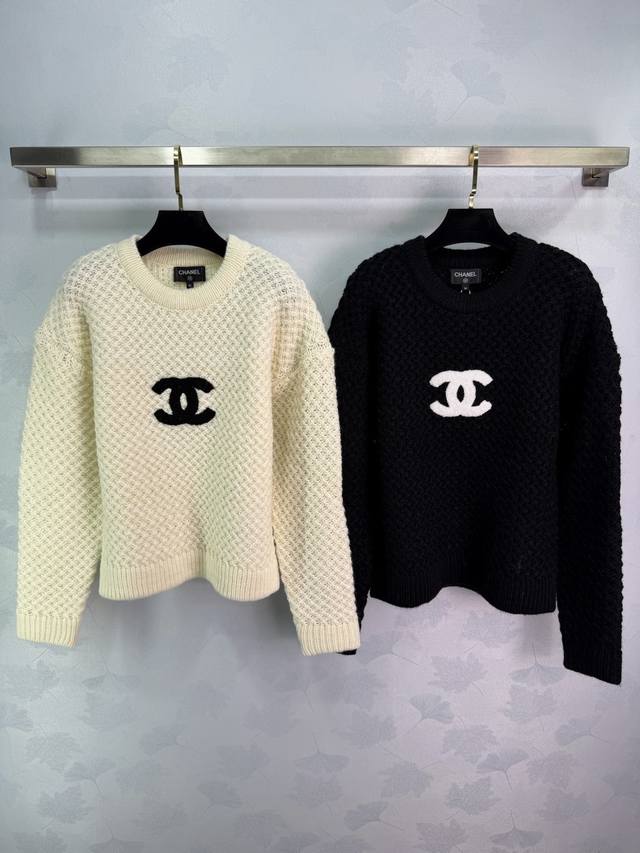 Ch*25 Autumn/Winter New Cable Knit Sweater. Classic cable knit texture + double