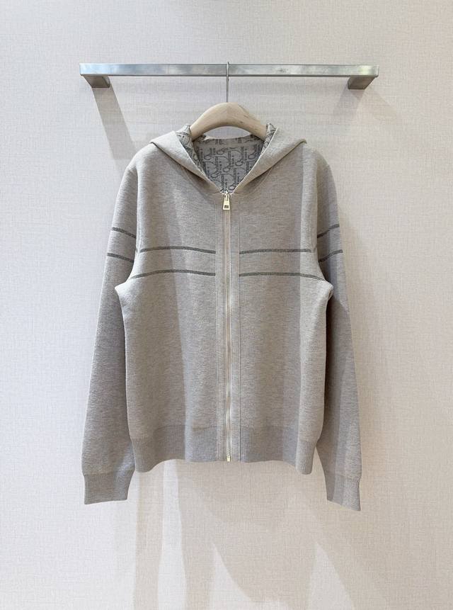 D's new autumn/winter collection: Reversible hooded knit cardigan. The casual ho