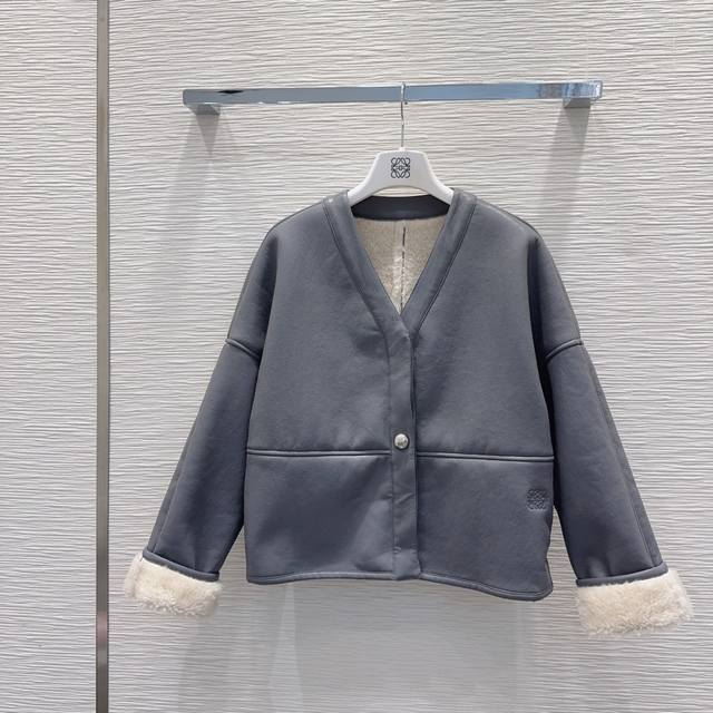 Loe W*E2025Fw New 100% PU leather, stylish and handsome high-quality! A unique t