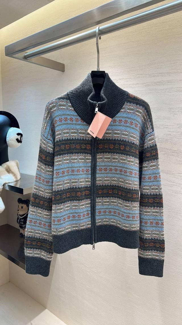 Miumiu Retro Relaxed Fair Isle Jacquard Sheep Wool Cashmere Cardigan Wear a Nord