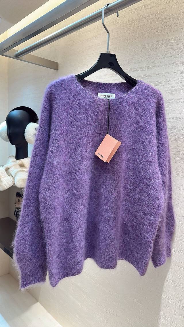 Miumiu sheep wool is so soft and cozy, like a marshmallow. Wearing it will insta