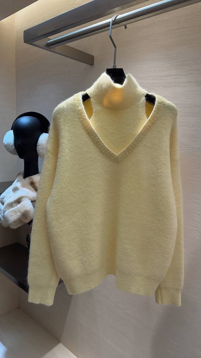 Love at first sight! This Miu Miu raccoon fur layered top features a high neck a