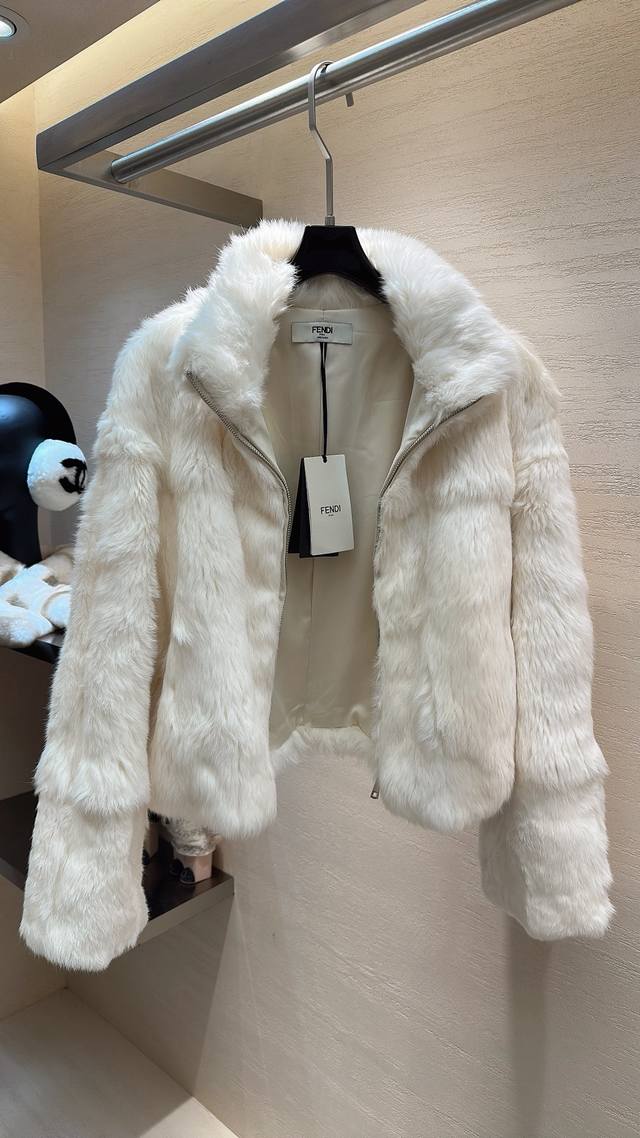 This Fendi snow rabbit fur coat perfectly captures the purity and sophisticatio