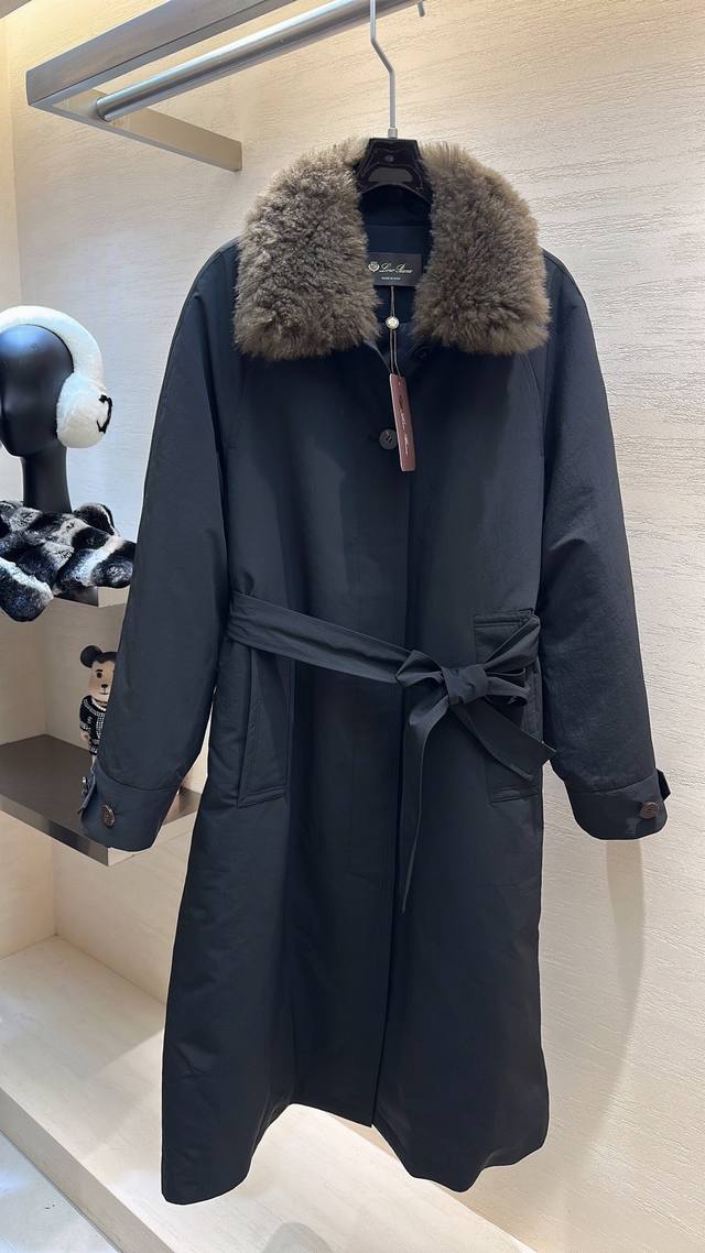 Lp A must-have for your fall/winter wardrobe: a detachable cashmere oversized la