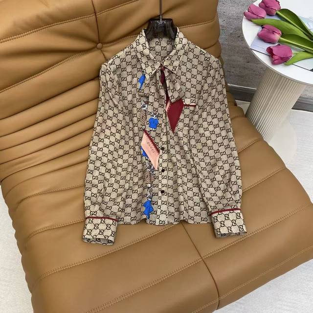 Gu2026 Sp Premium Silk Shirt This shirt features an all-over print of the classi