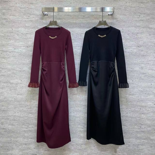 Va2026 Sp Premium Knit Dress This knitted patchwork dress features a delicate kn