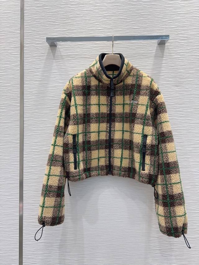 Miu Mi*2025Fw New Coat. The comfortable lamb's wool fabric meets both comfort an